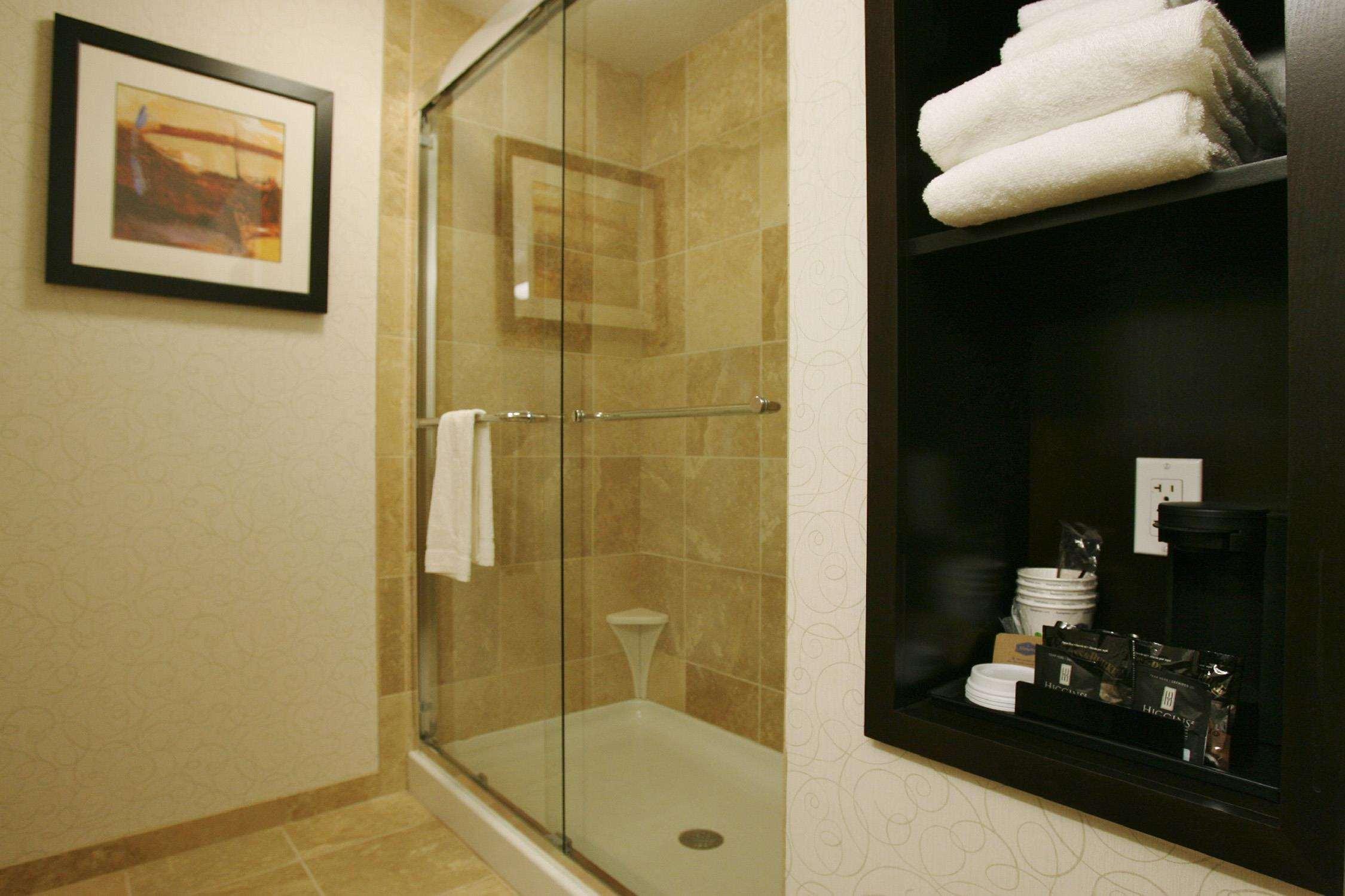 Hampton Inn & Suites Red Deer Penhold Стая снимка