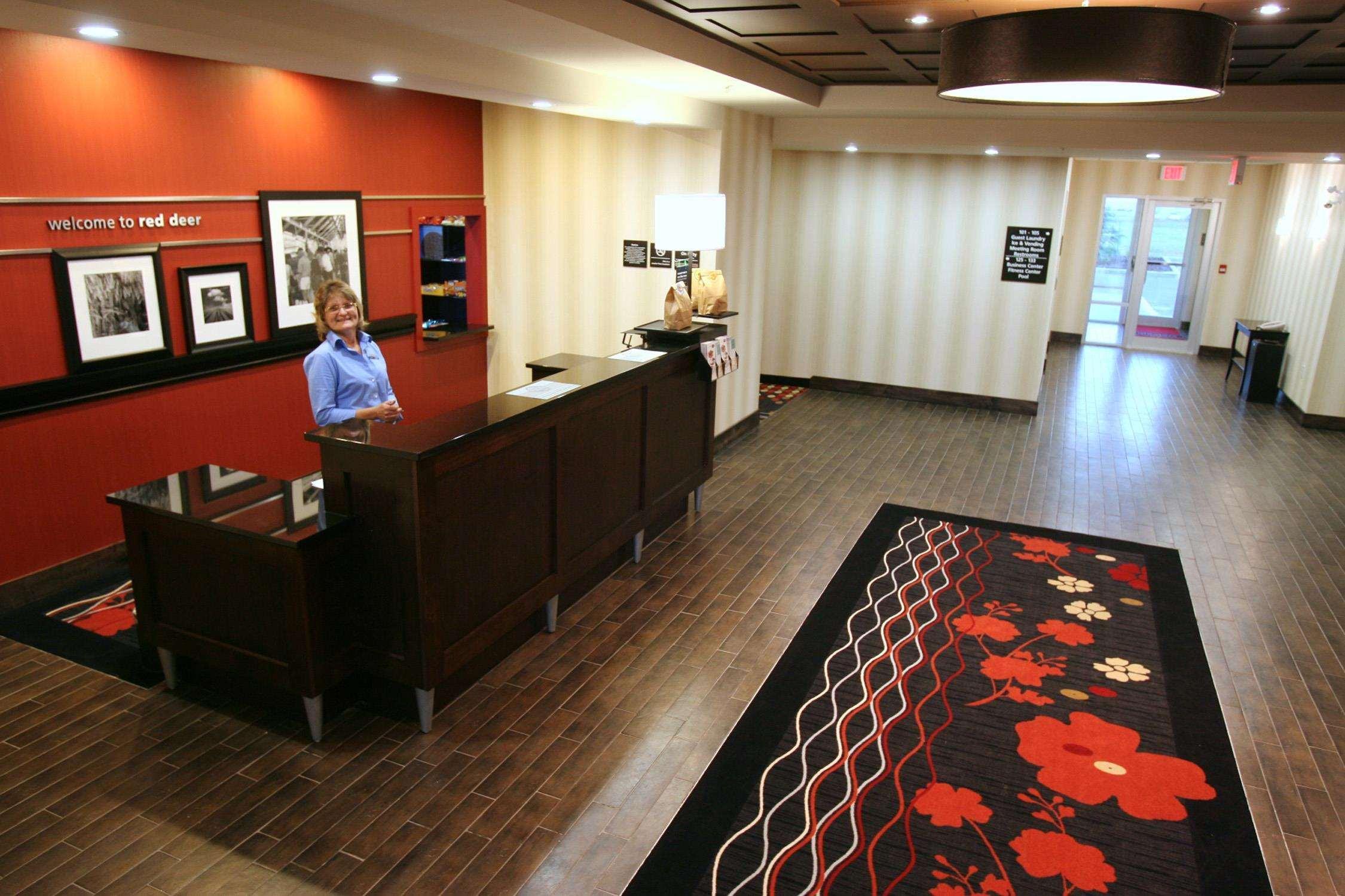 Hampton Inn & Suites Red Deer Penhold Интериор снимка