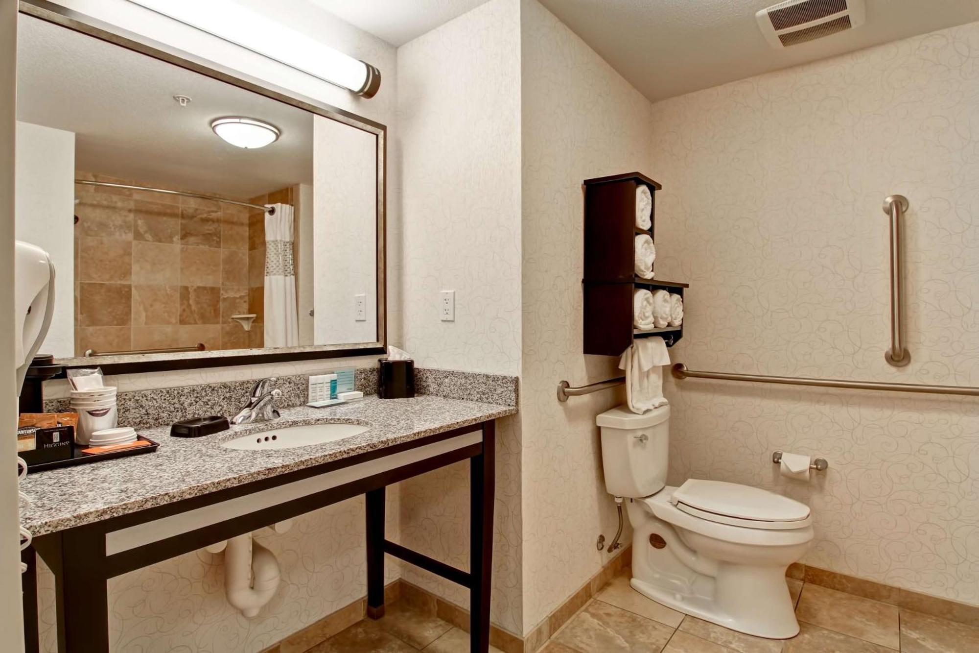 Hampton Inn & Suites Red Deer Penhold Екстериор снимка